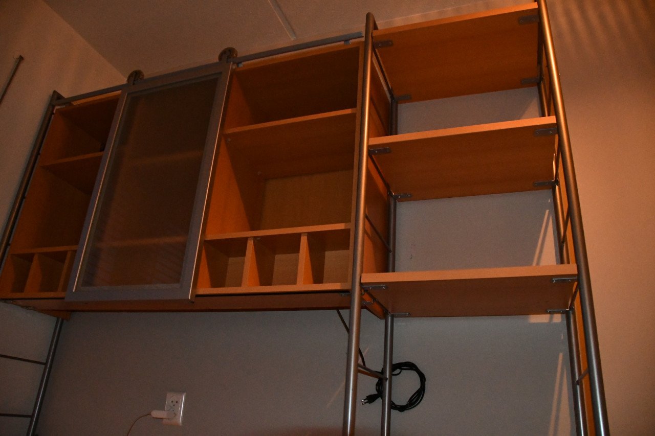 Bureau tienerkamer, kledingkast