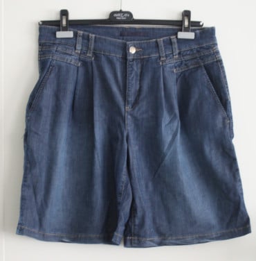 Spijker broek kort met plooien maat 40