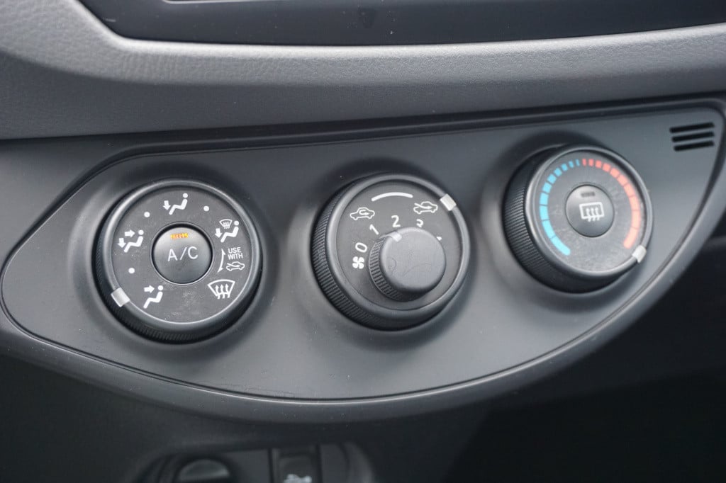 Toyota Yaris 1.3 vvt-i now airco / elektr. ramen / nap