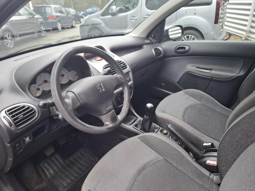 Peugeot 206 1.4i generation 5-drs airco/cruise nieuwe apk!