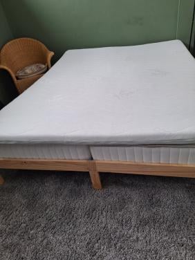 Tweepersoonsbed incl. nette matrassen en topper! 160x200 cm
