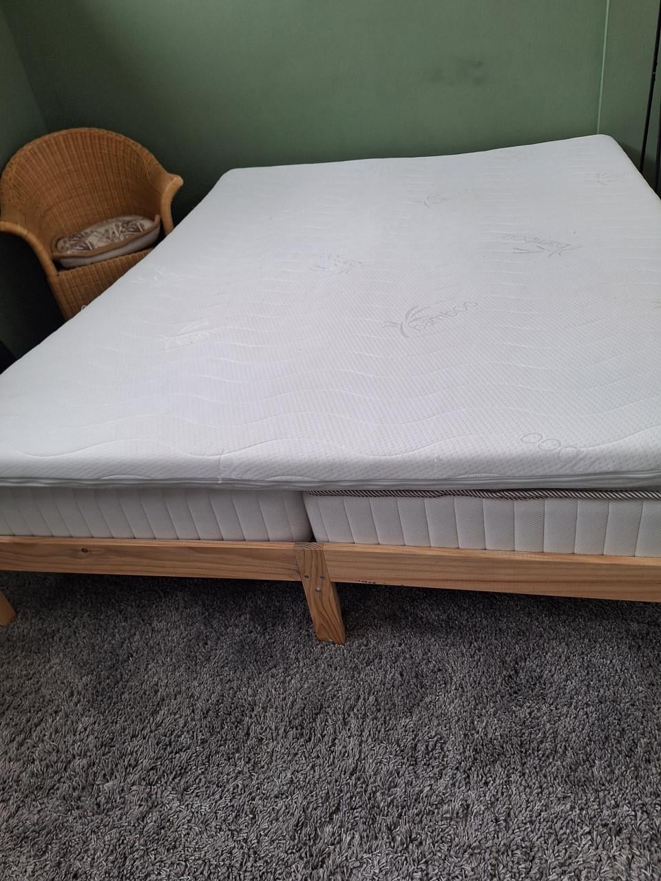 Tweepersoonsbed incl. nette matrassen en topper! 160x200 cm