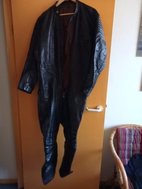 Te koop lederen motoroverall maat L jaren 60 model