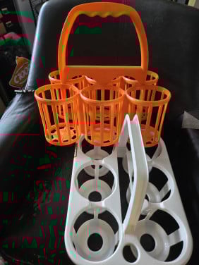 2 x vintage Flessendrager 6 flessen, 1 oranje, 1 wit Curver