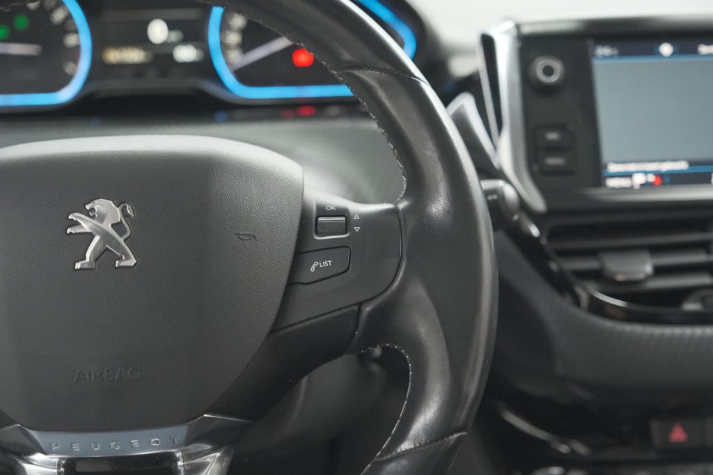 Peugeot 2008 puretech 130 gt-line | trekhaak | camera | apple carplay | par