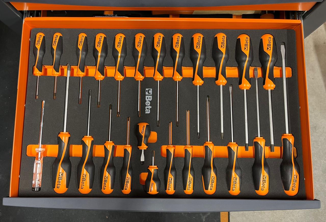 Beta gereedschapswagen gevuld