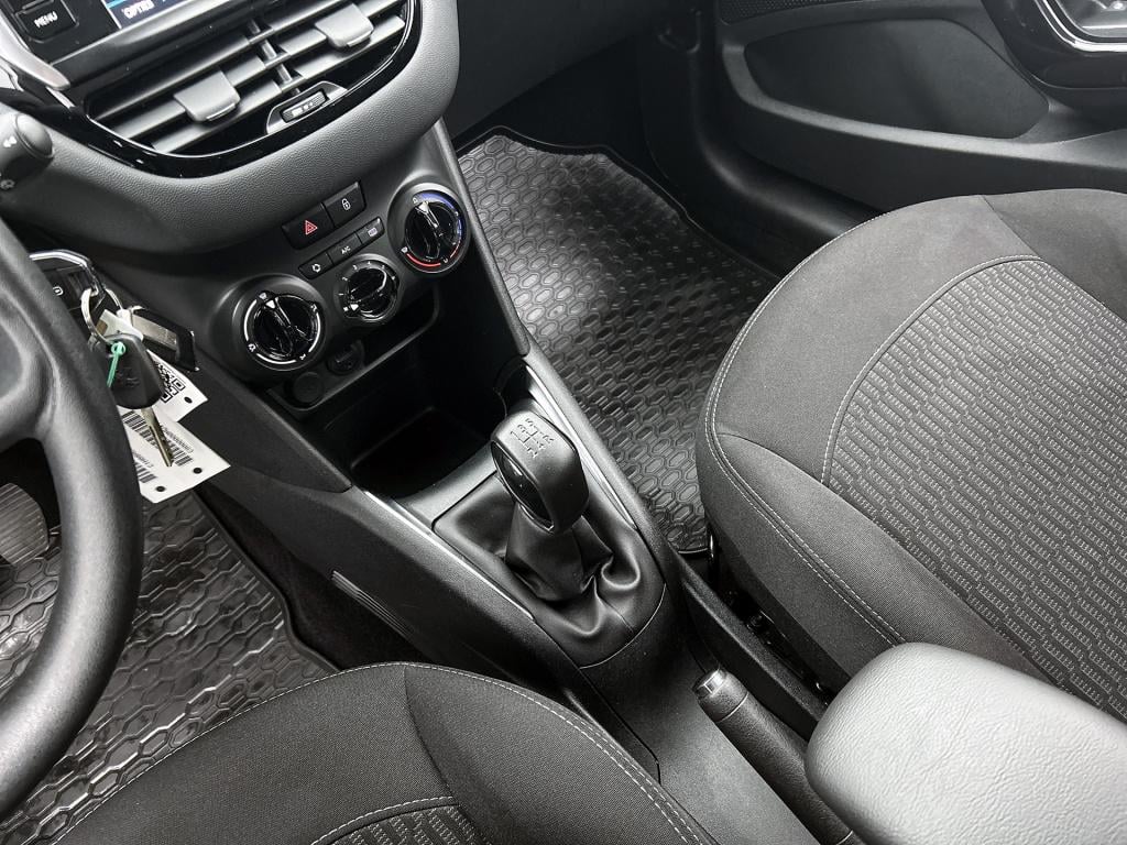 Peugeot 208 82 pk blue lion | rijklaar | trekhaak | navigatie | parkeersens