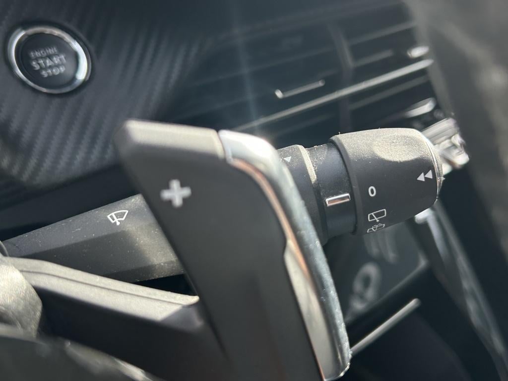 Peugeot 208 1.2 puretech 100pk eat8 allure pack 3d cockpit | apple carplay 