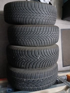 4x winterbanden op stalen velg + wieldop en hoes