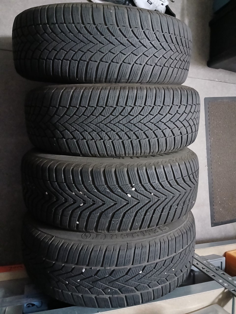 4x winterbanden op stalen velg + wieldop en hoes