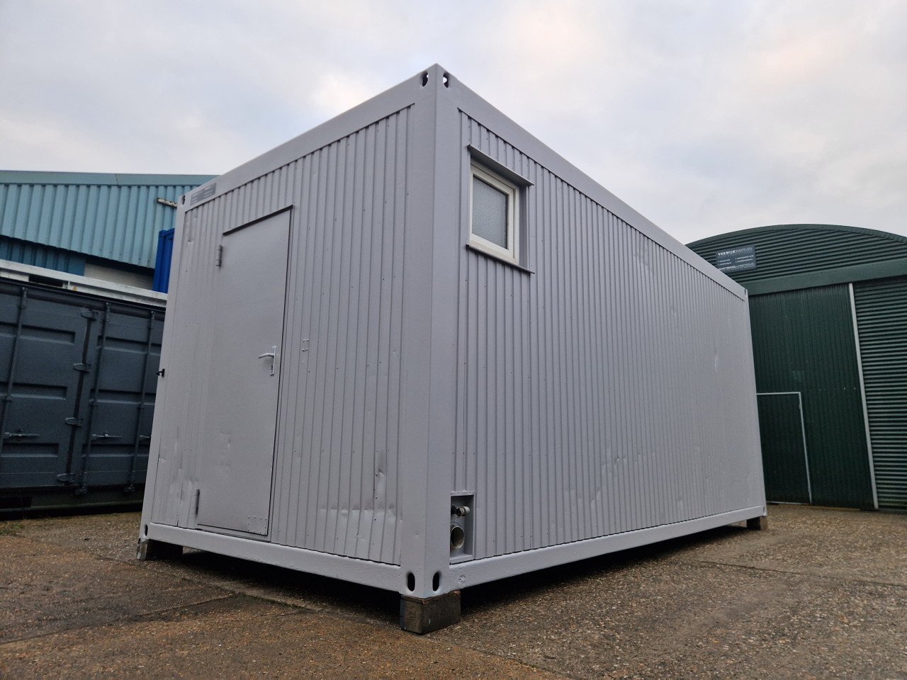 Kantoorunit / bouwkeet / woonunit 6x3m met keuken en toilet