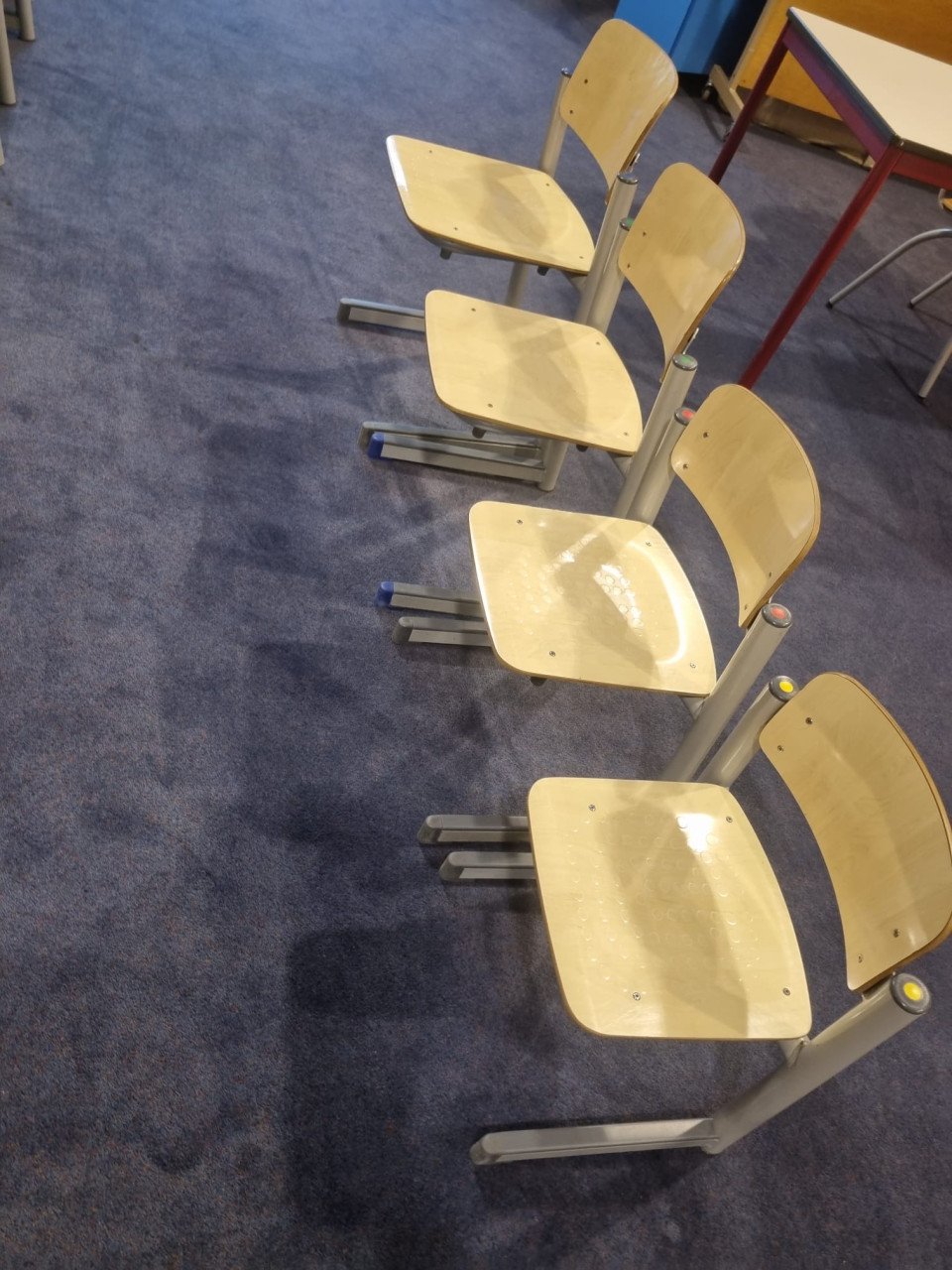 Diverse tafels en stoelen (school)