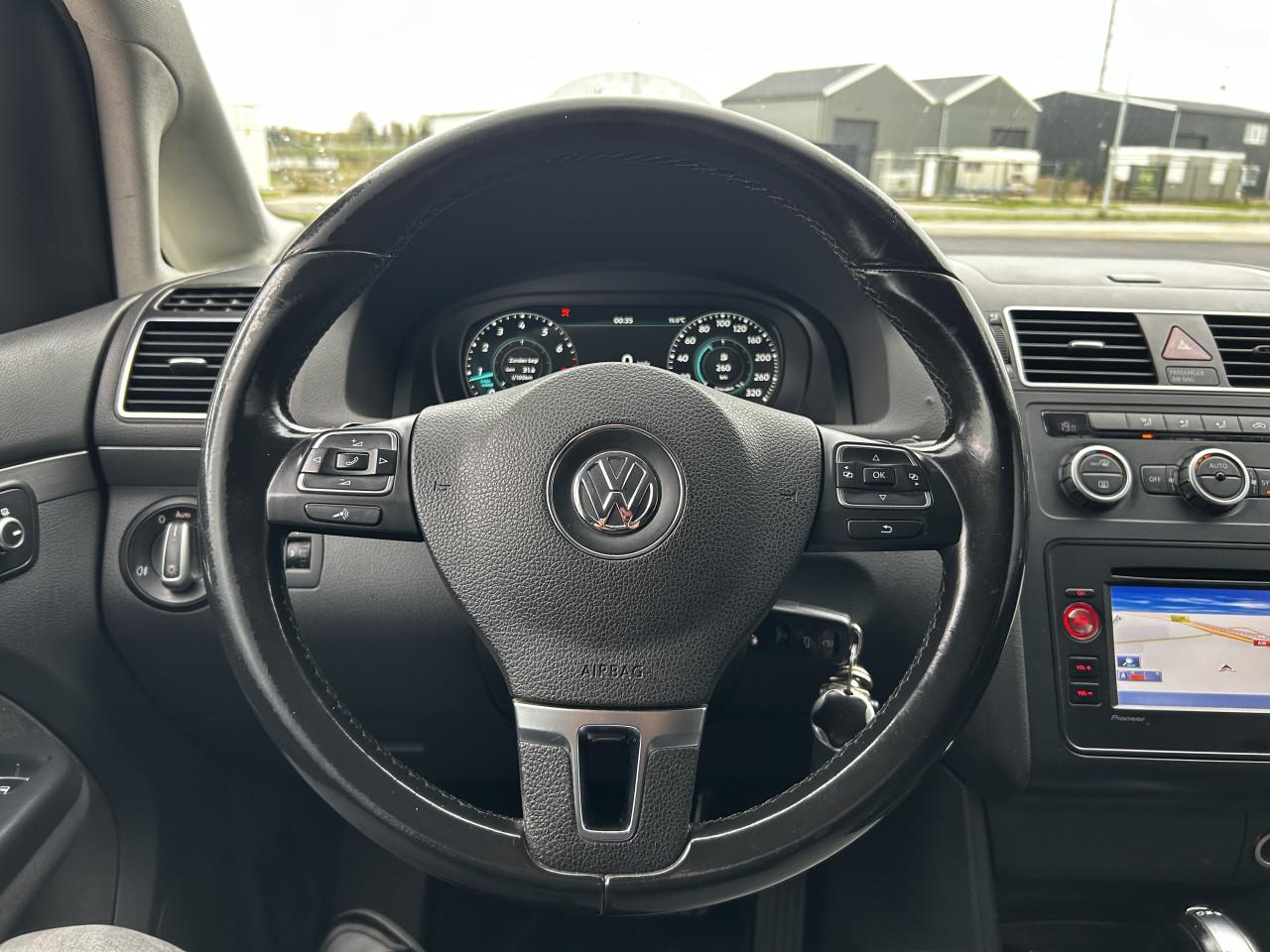 Volkswagen Touran 1.6 TDI/Virtual cockpit/DSG/GRIJS KENTEKEN