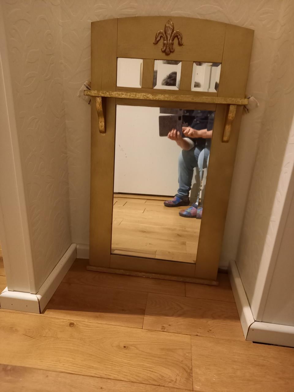 Thonet stoel en retro spiegel