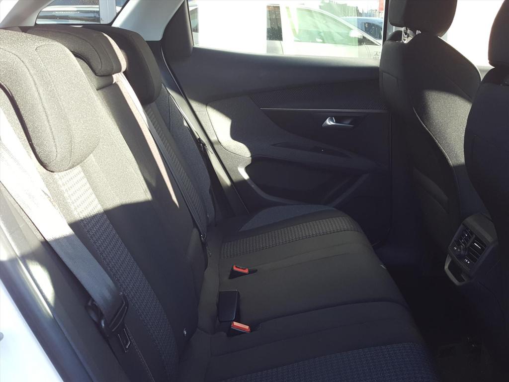 Peugeot 3008 1.2 130pk s&s access trekhaak | cruise control | airco | bluet