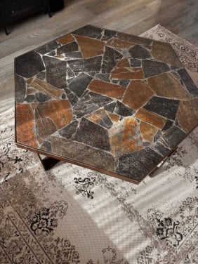 Salontafel 6 hoekig leisteen in beton.