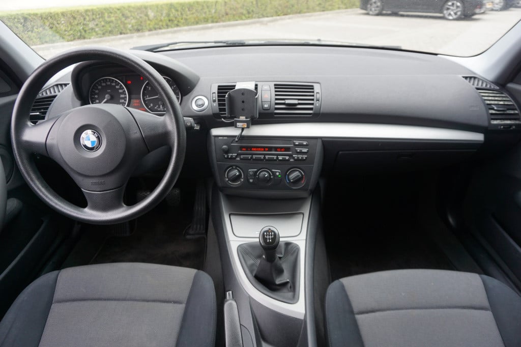 BMW 1 Serie 118i airco / elektr. ramen / lm velgen / nap / apk t/m 29-06-20