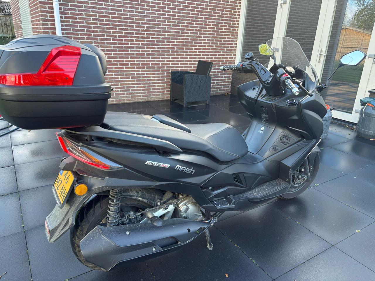 Mooie en fijne MASH Belena 300 Motor scooter met twee jaar garantie