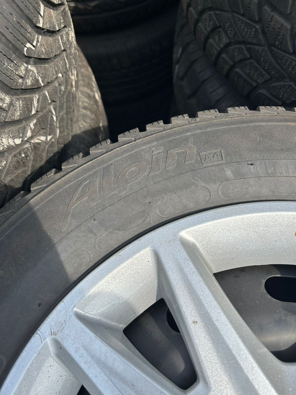FORD STALEN VELGEN MET WIELDOPPEN 15INCH