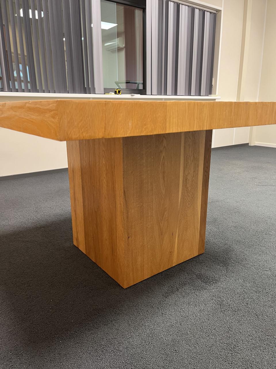 Gratis af te halen  2 tafels