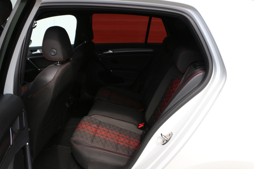 Volkswagen Golf 2.0 tsi gti tcr | akrapovic | pano | discover pro