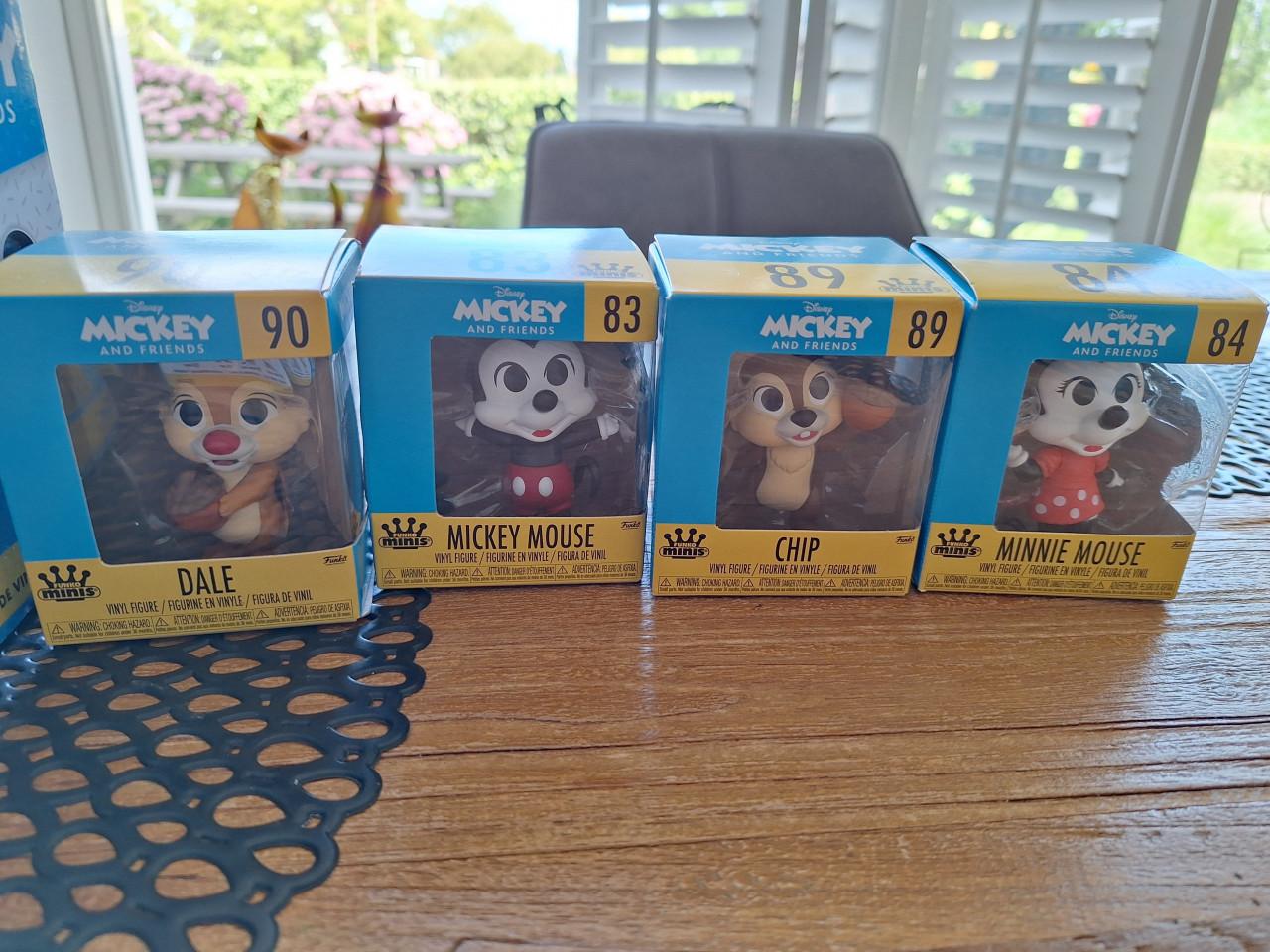 Funko pops mickey and friends + display box (COMPLETE SET)