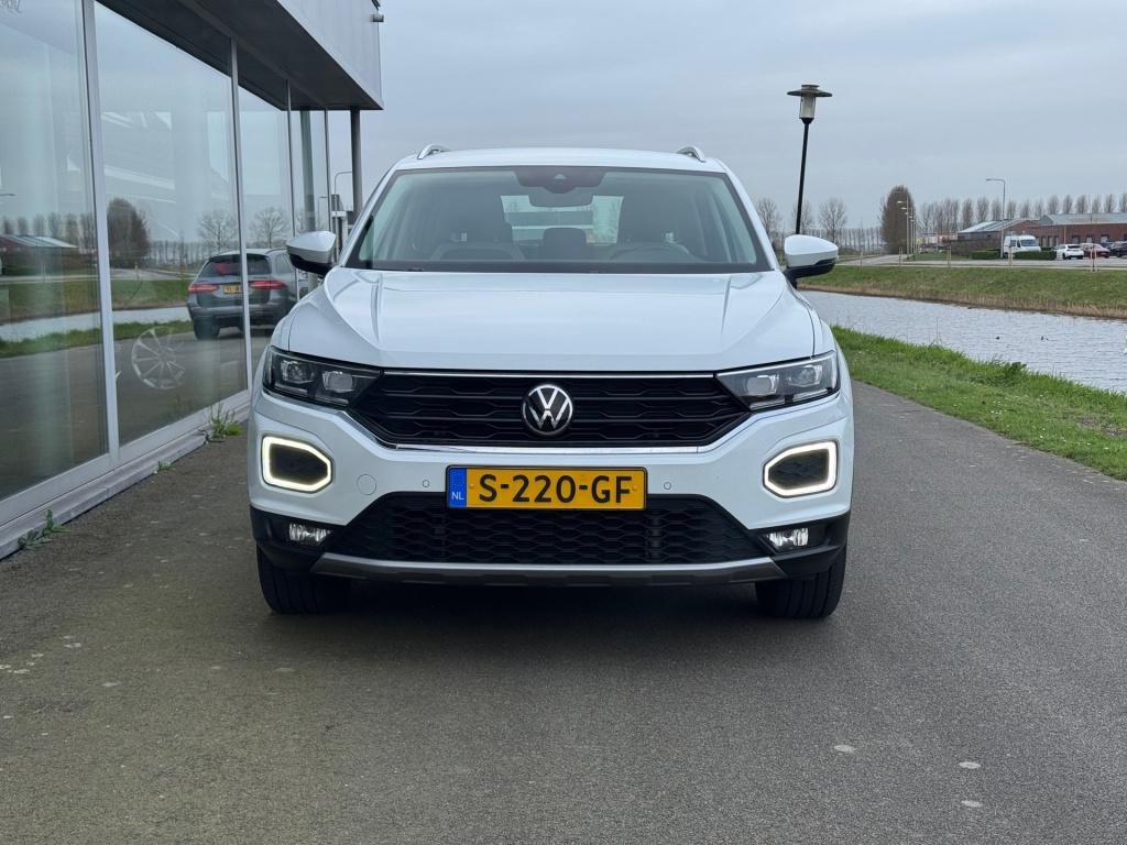 Volkswagen T-roc 1.5 tsi sport automaat ,trekhaak , apple-carplay ,
