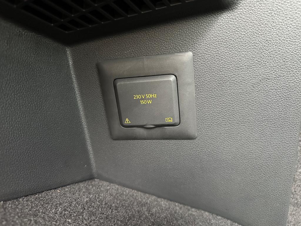 Volkswagen Tiguan 1.5 tsi 150pk dsg r-line | panoramadak | 20 inch | black 