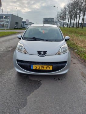 Peugeot 107 bj 2006 1600 euro