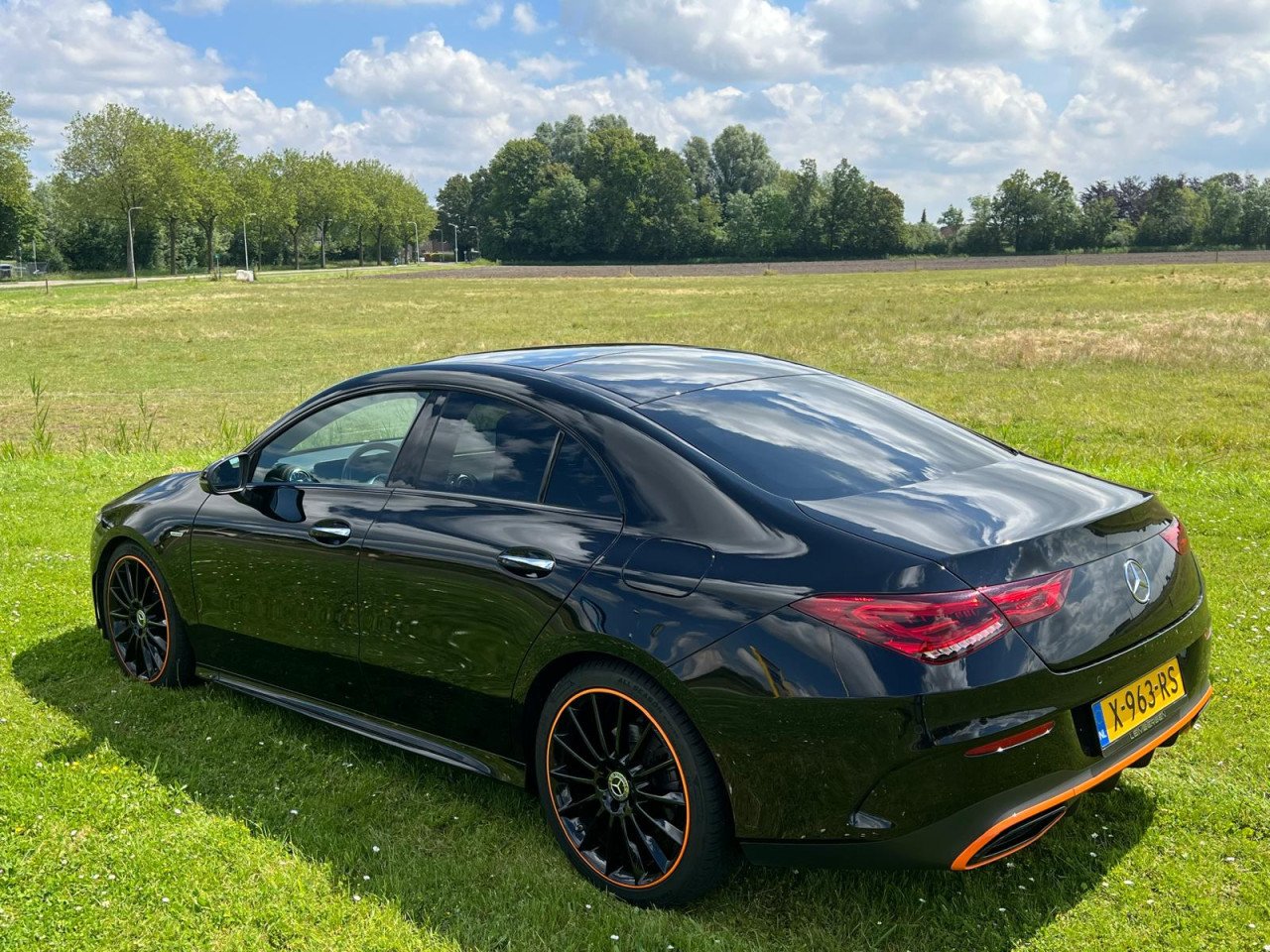 Mercedes cla orange edition