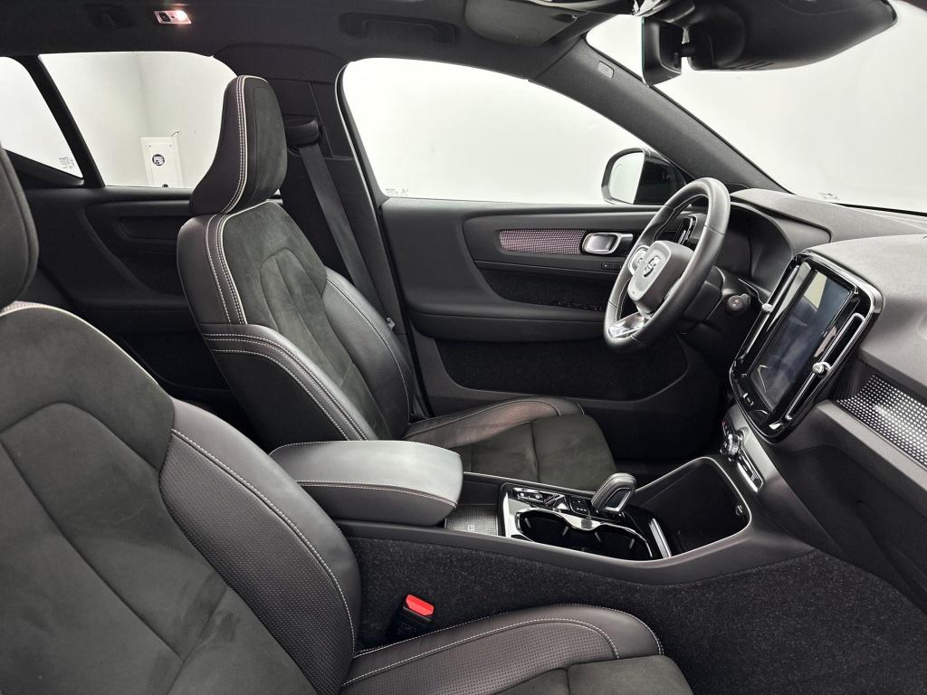 Volvo XC40 t5 262pk recharge r-design| pano| 360camera| adap.cruise| trekha