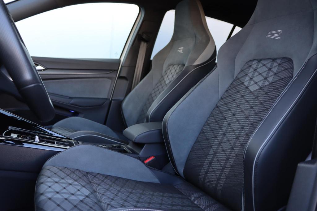 Volkswagen Golf 1.5 etsi r-line 150pk dsg7