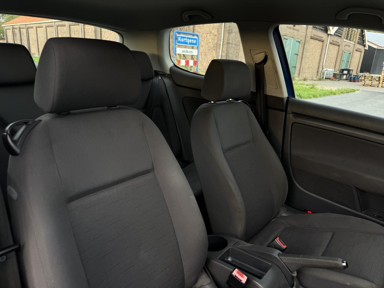Volkswagen Golf 5 1.4 Trendline benzine met een vol jaar APK!