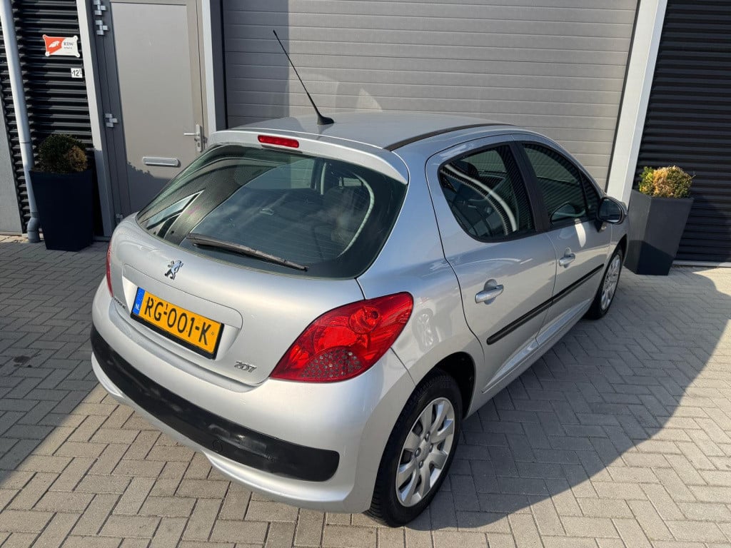 Peugeot 207 1.4-16v xr/130.000/vol jaar apk/airco/carplay