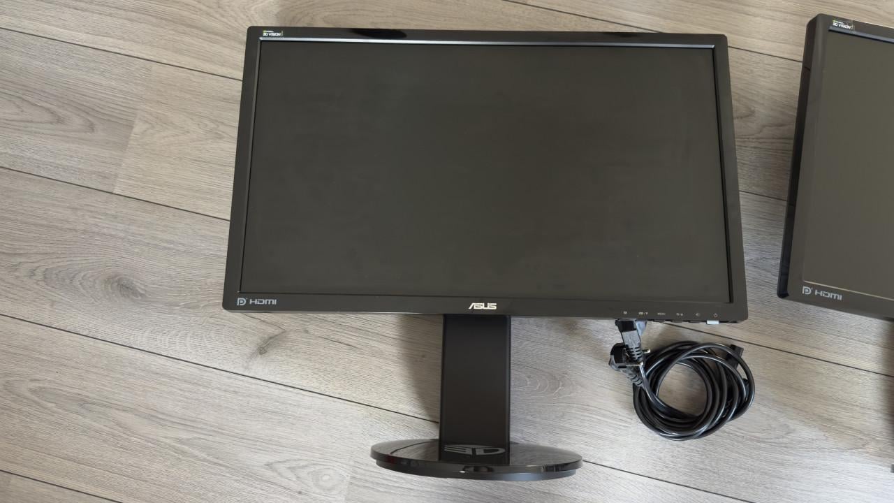 2× ASUS VG248QE – 24” 144Hz Gaming Monitor – Goede staat