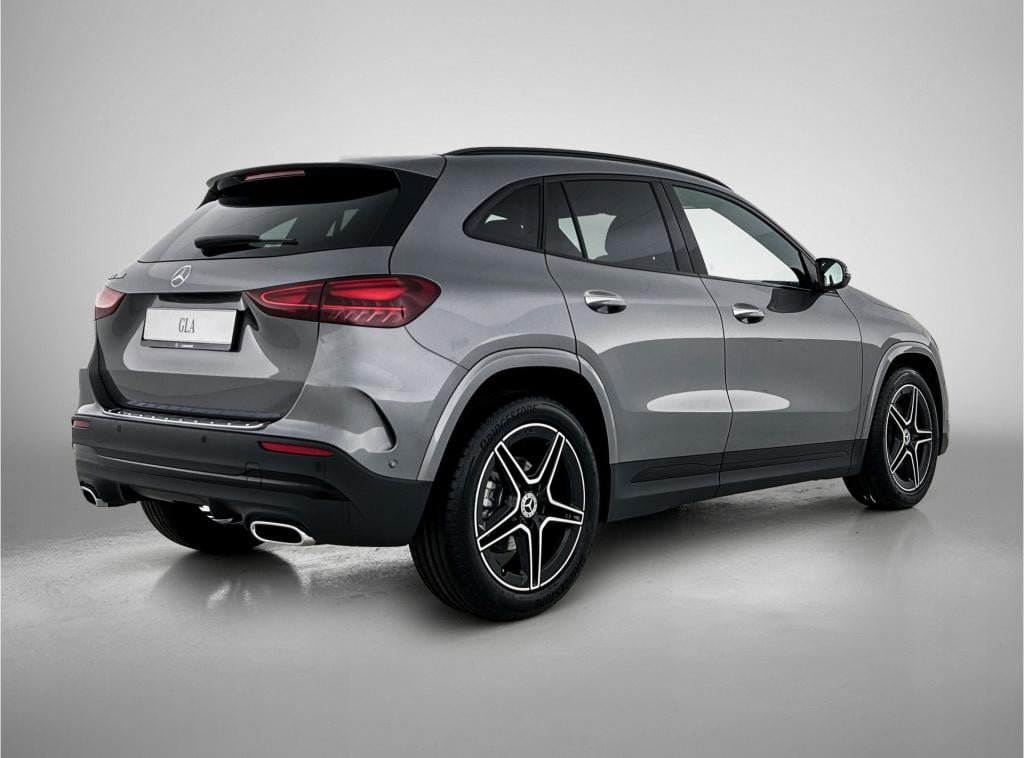 Mercedes-Benz Gla-klasse 180 business solution amg | nightpakket | trekhaak