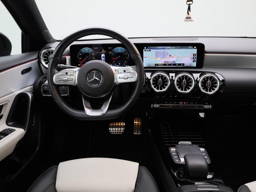 Mercedes-Benz A-Klasse 250 premium | automaat | panorama dak | virtual cock
