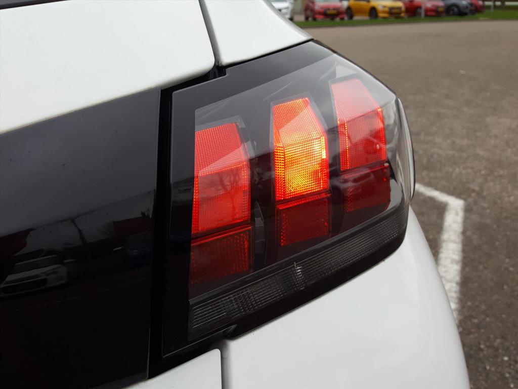 Peugeot 208 1.2 active 75pk navigatie | apple carplay & android auto | airc