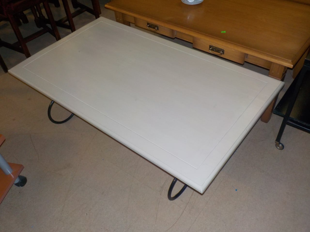 Mooie kwaliteit salontafel met mooi onderstel in zeer goede staat 75 x 130