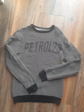 Twee Petrol truien