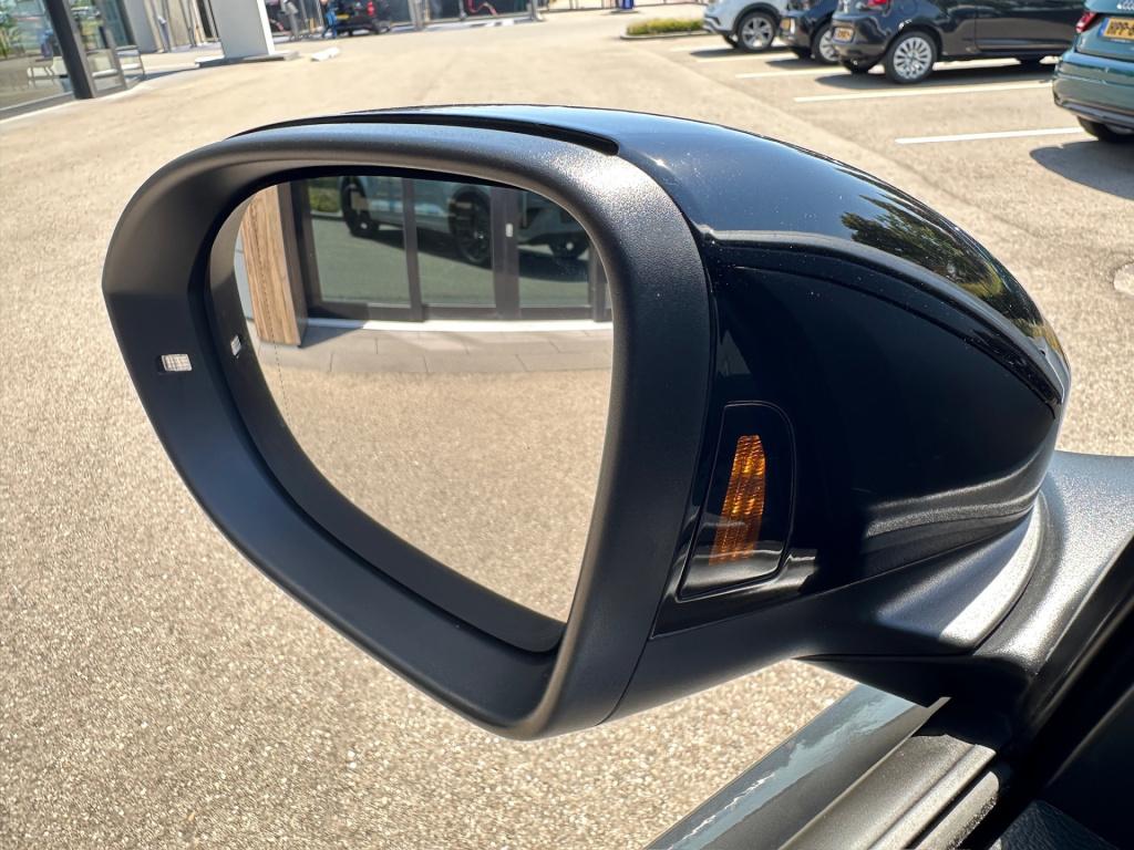 Volkswagen T-roc 1.5 tsi 150pk dsg r-line | black style | camera | keyless 