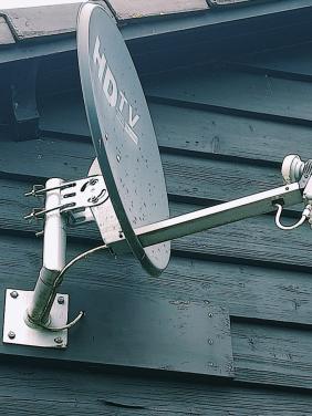 Satelliet schotelantenne
