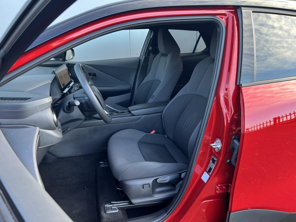 Toyota C-hr 1.8 hybr 140 first