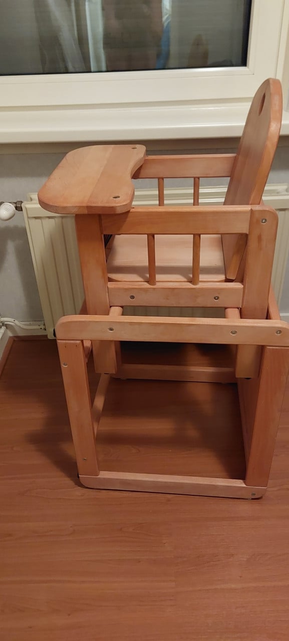 Kinderstoel om te bouwen tot tafel met stoel