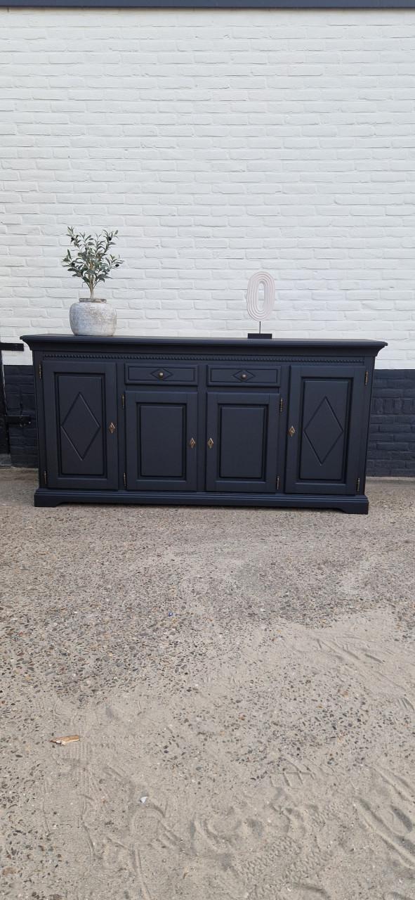 Groot dressoir massief eiken in mooie mat zwarte kleur