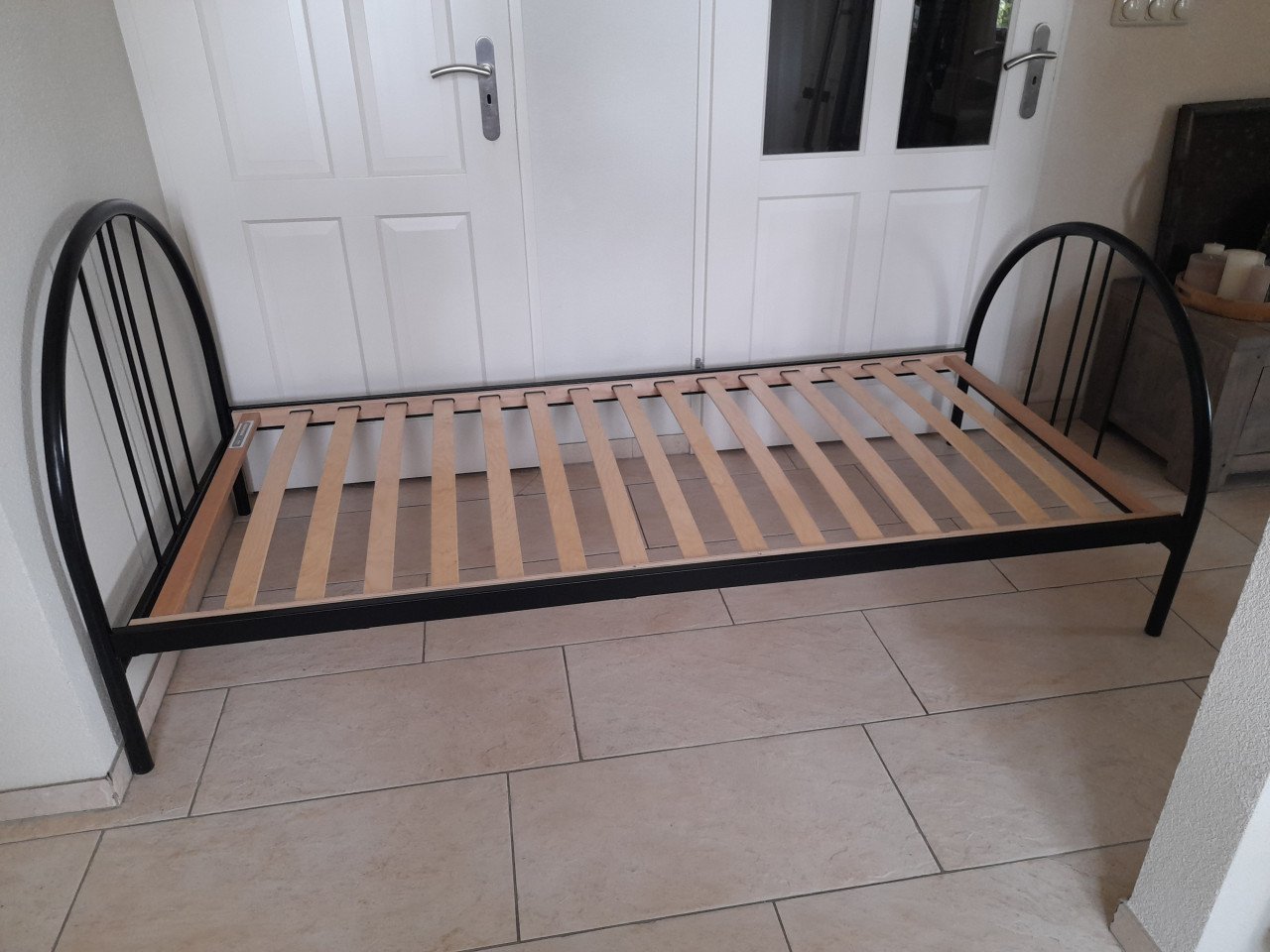 Zwart metalen1 persoons bed 90 x 200 ( in goede staat )