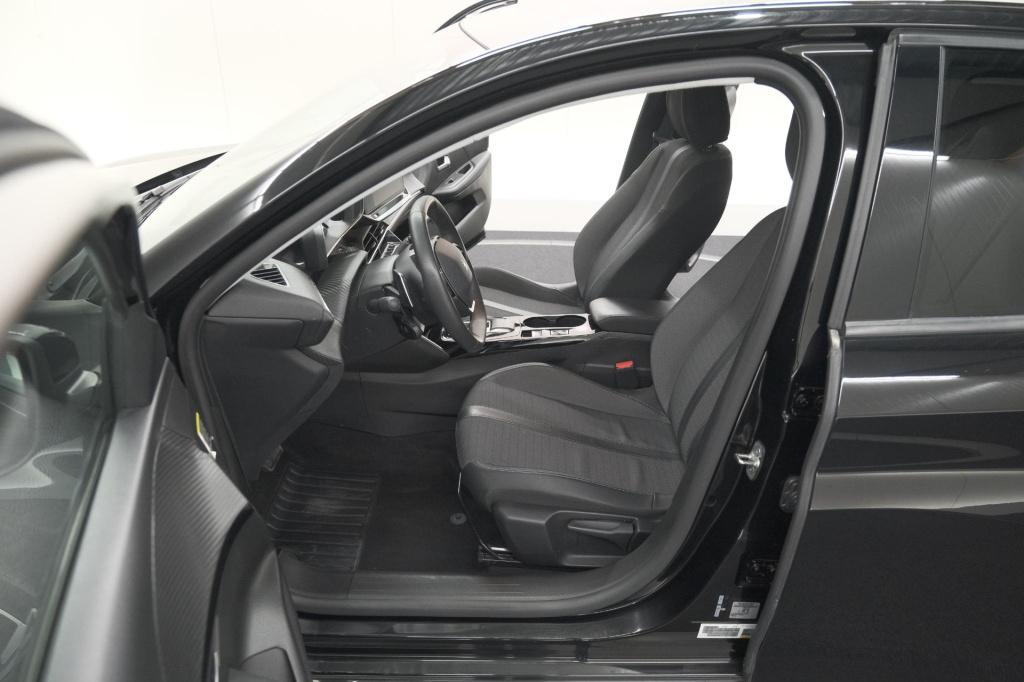 Peugeot 208 puretech 100 eat8 allure | camera | navigatie | apple carplay |