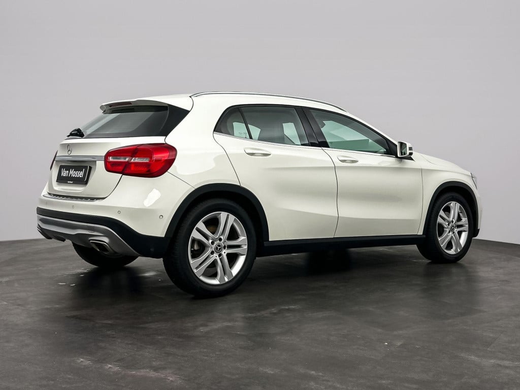 Mercedes-Benz Gla-klasse 180 ambition | panoramadak | navigatie | verwamde 