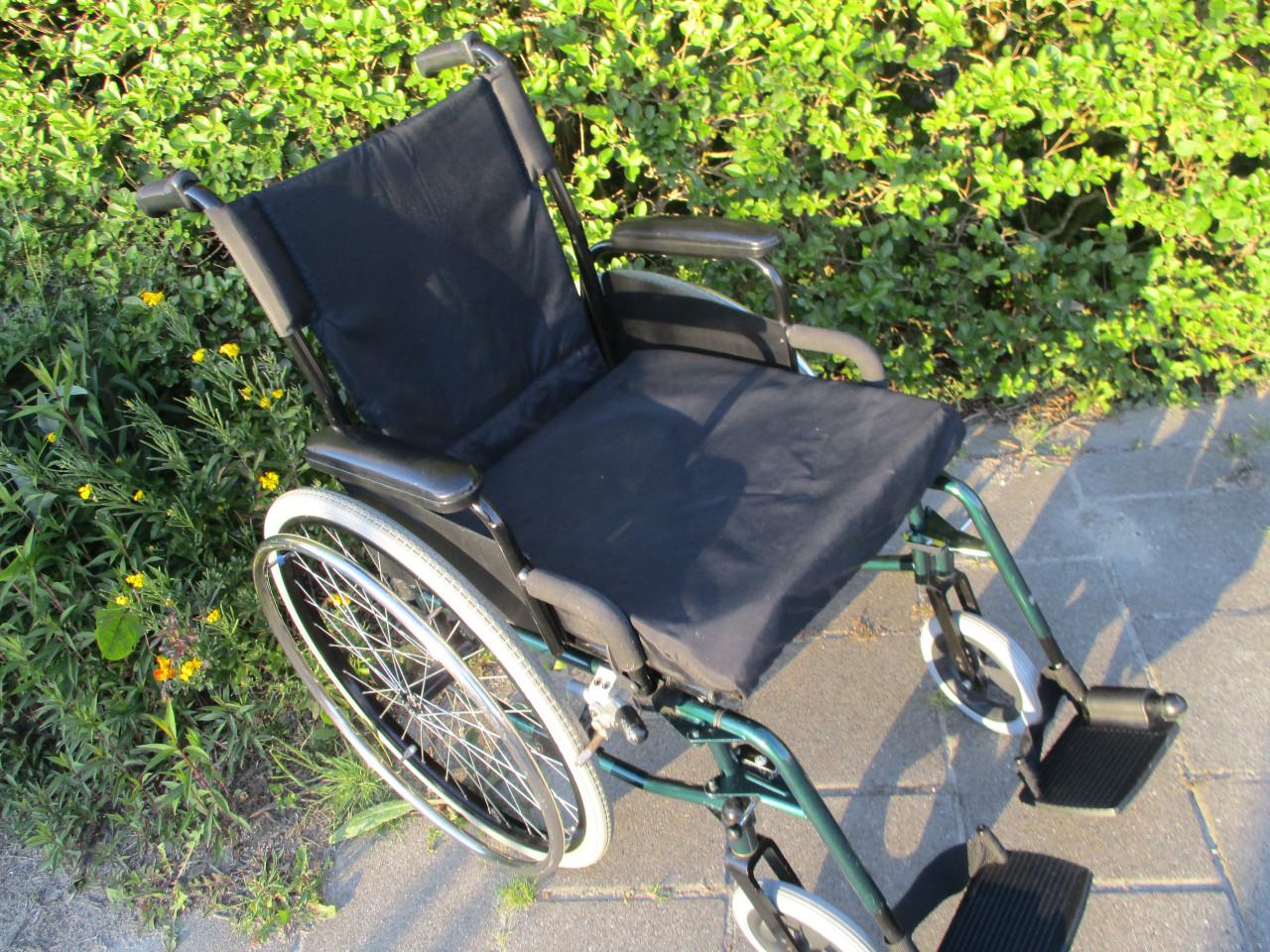 Te koop mooie degelijke  Exel van Os  rolstoel met kussen