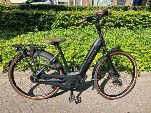 Zo goed als nieuwe Gazelle Grenoble C8 elektrische fiets met Bosch motor